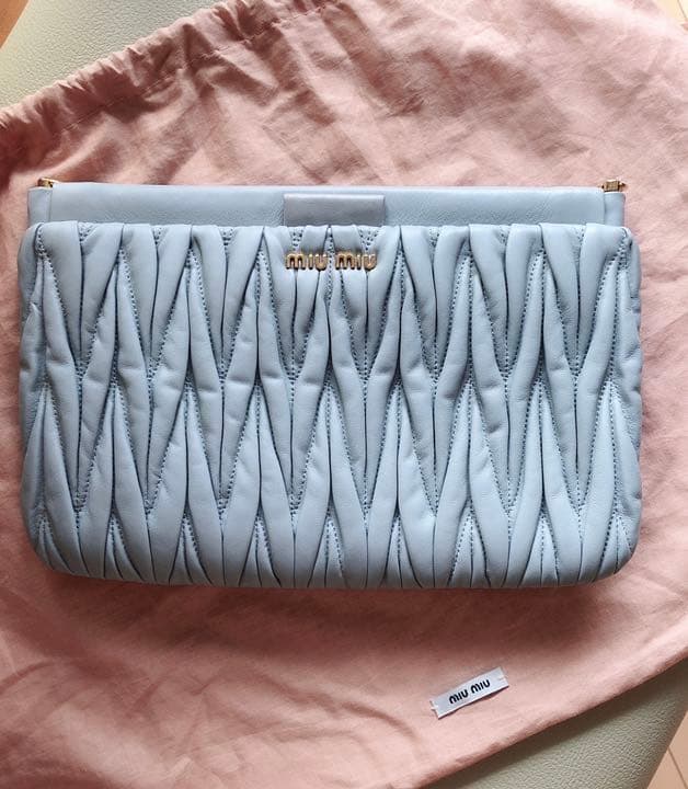 未使用に近いハンドバッグ、超美品、ハンド二本付き、原価12万4千。