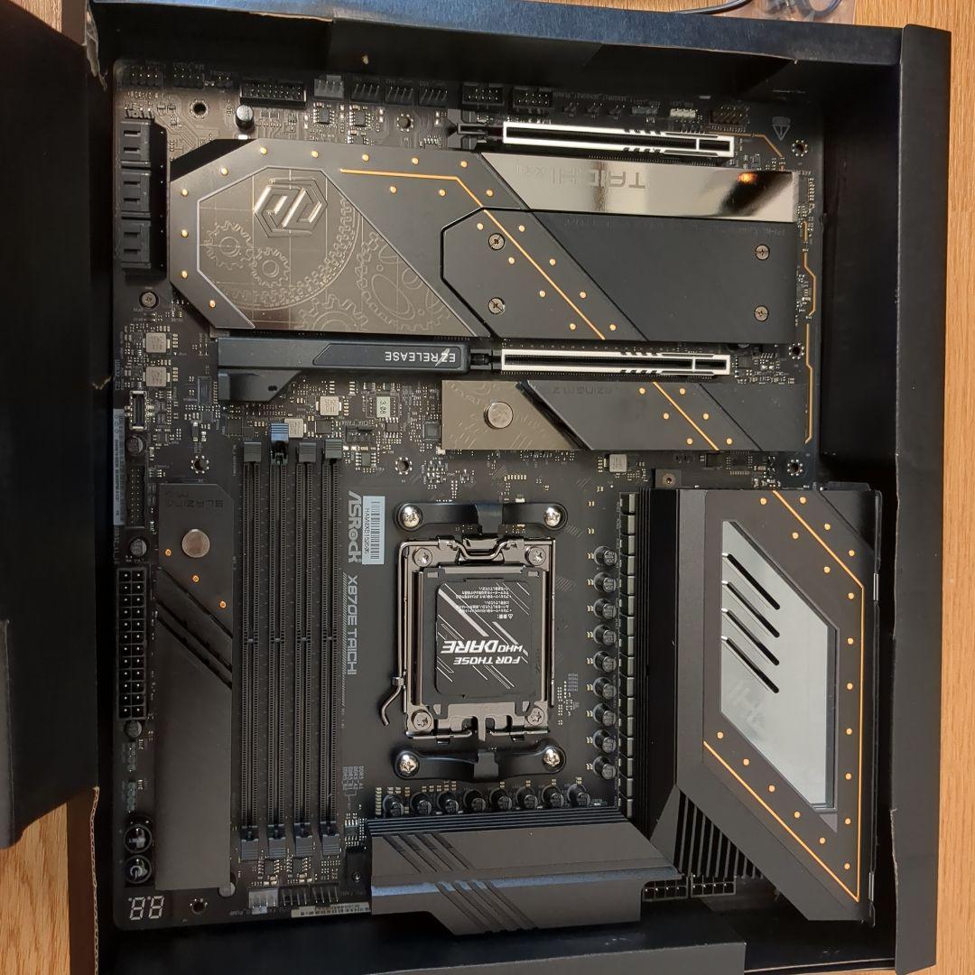 マザーボード ASRock X870E Taichi