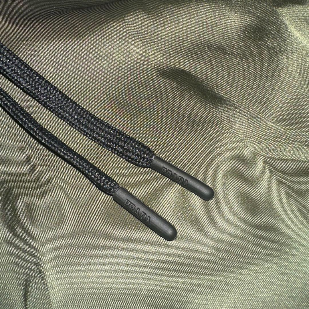 t*9様 PRADA オリーブ 三角ロゴ　ショートパンツ 52