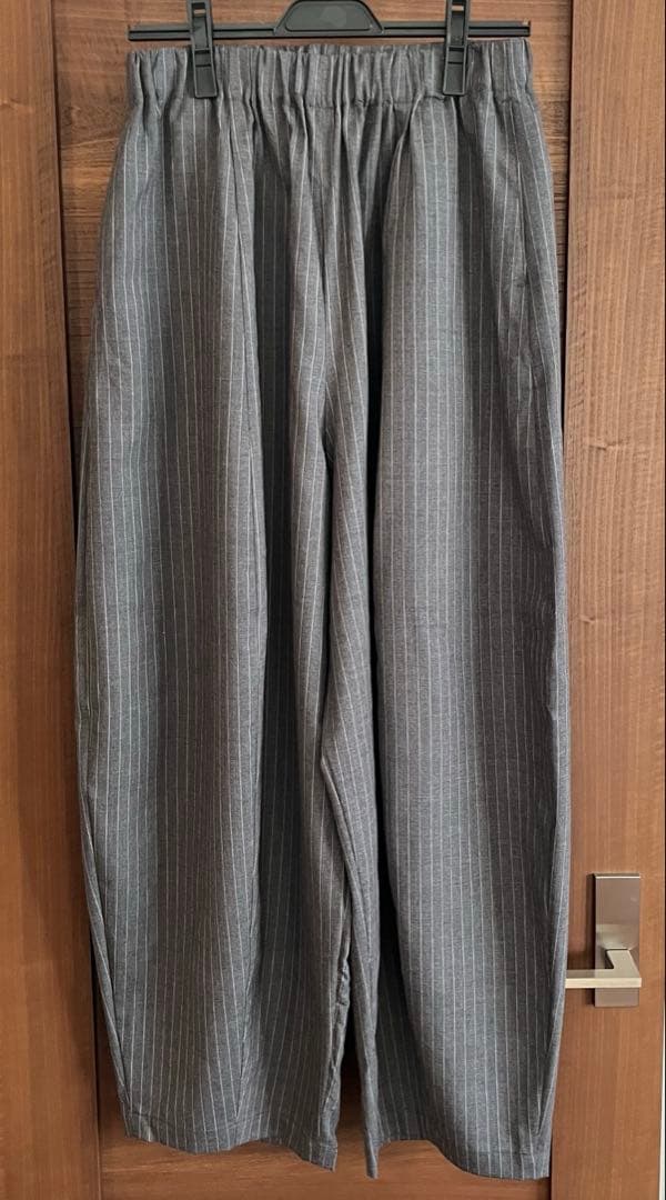 Curensologyウールストレッチドロストパンツ　グレーストライプ