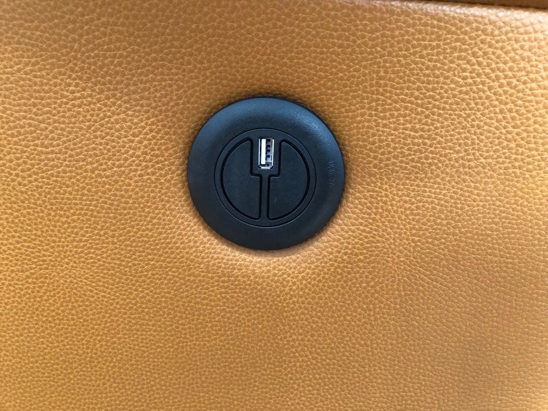 ニトリ3人掛けテーブル付き電動両側リクライニングソ ファNビリーバ