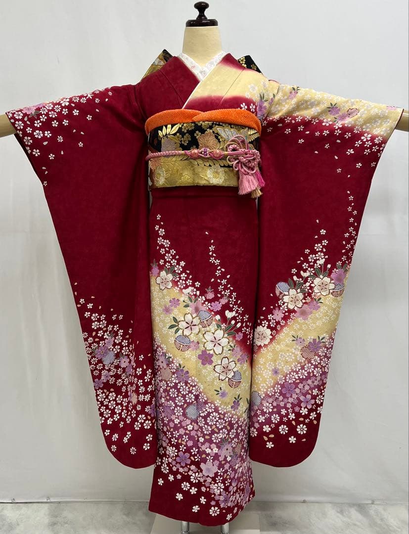 振り袖　フルセット　別誂長襦袢付　成人式　赤　桜　金彩加工　刺繍入り　686