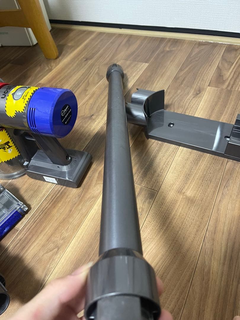 ダイソンDyson V7(sv11)スティッククリーナー本体 サイクロン式セット