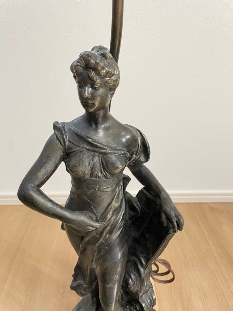 芸術美！　アンティーク スタンドランプ ステンドグラス シェード　ブロンズ像