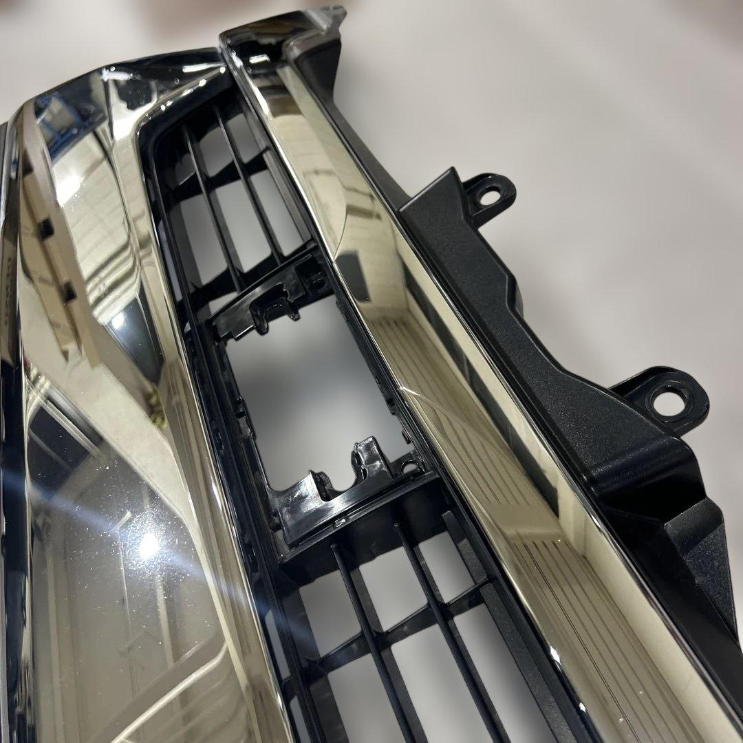 トヨタ　純正　200系　ハイエース　フロントグリル　メッキ