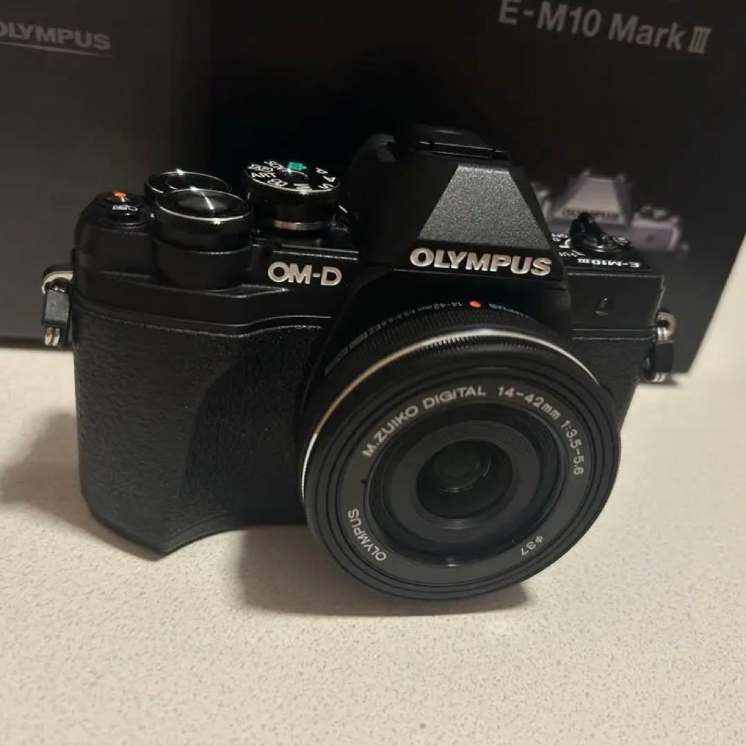 【極美品】OLYMPUSOM-DE-M10 Mark III ダブルズームキット