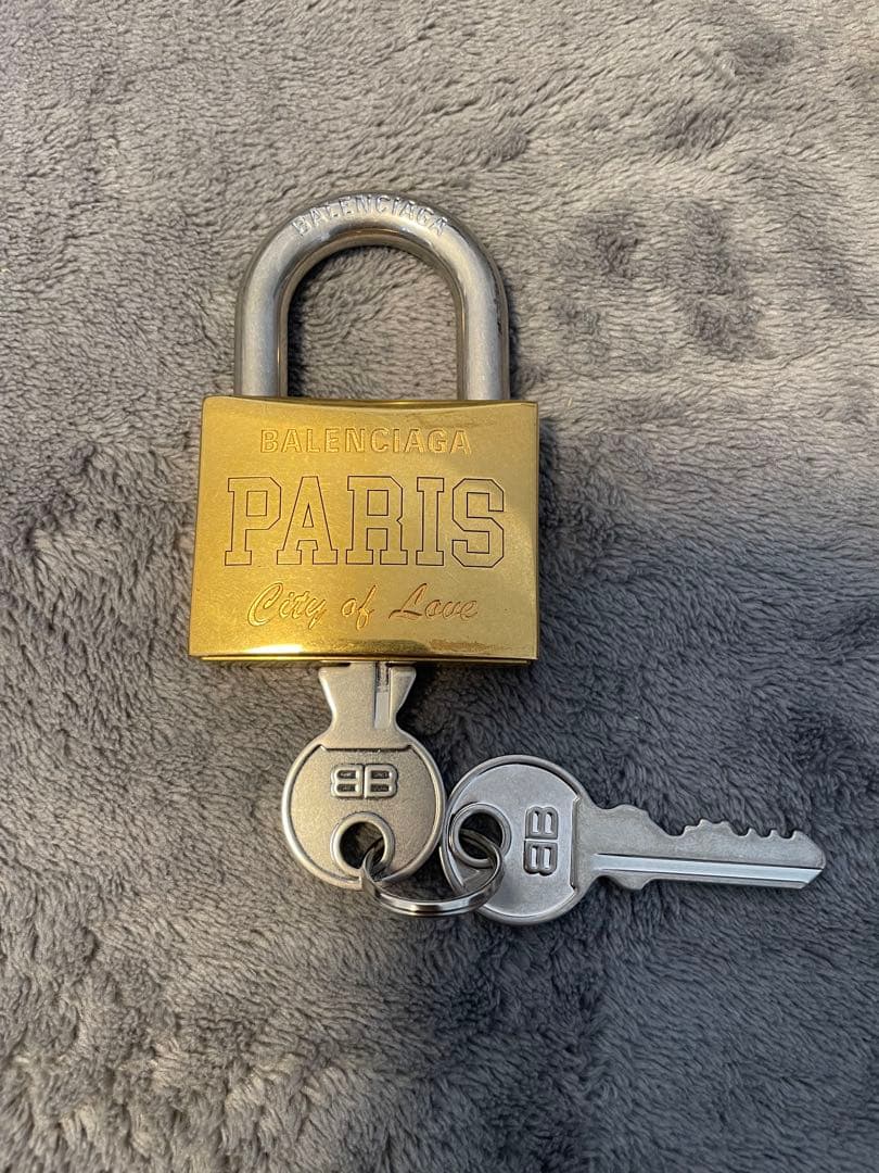 【美品】BALENCIAGA CITY OF LOVE パドロックバッグチャーム