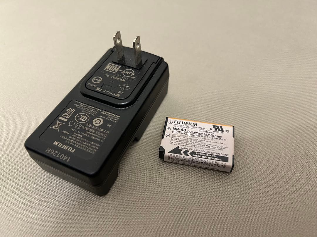 FUJIFILM XQ1 コンパクトデジタルカメラ