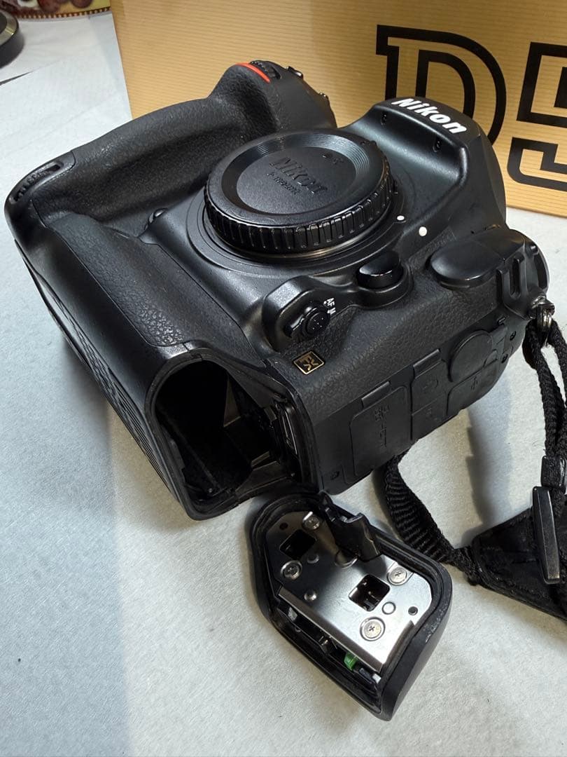 Nikon ニコン D5 XQD-Type ボディ カメラ中古品　動作良好です。