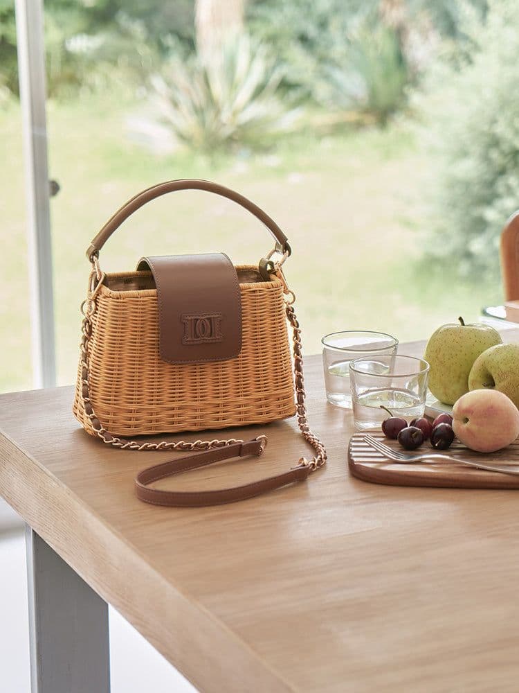 【新品未開封】Darich　大人気希少♡ロゴレザーラタンバッグ　ベージュ　BEG