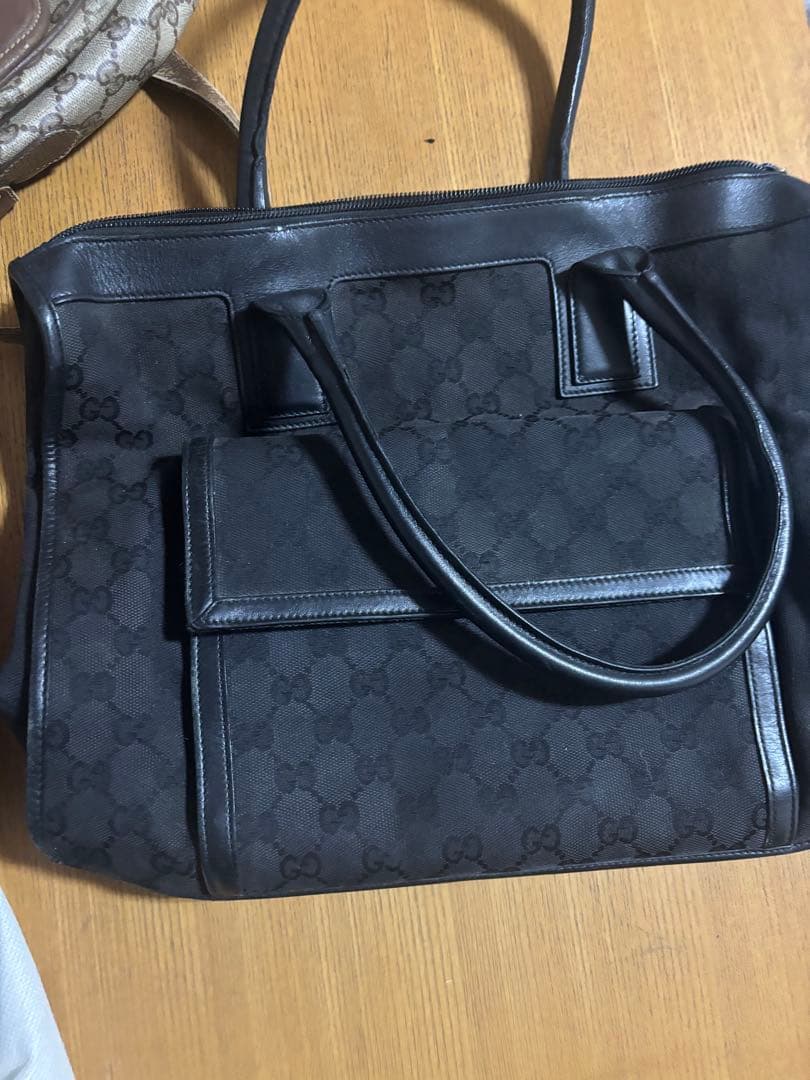 PRADAとGUCCIのバッグセット