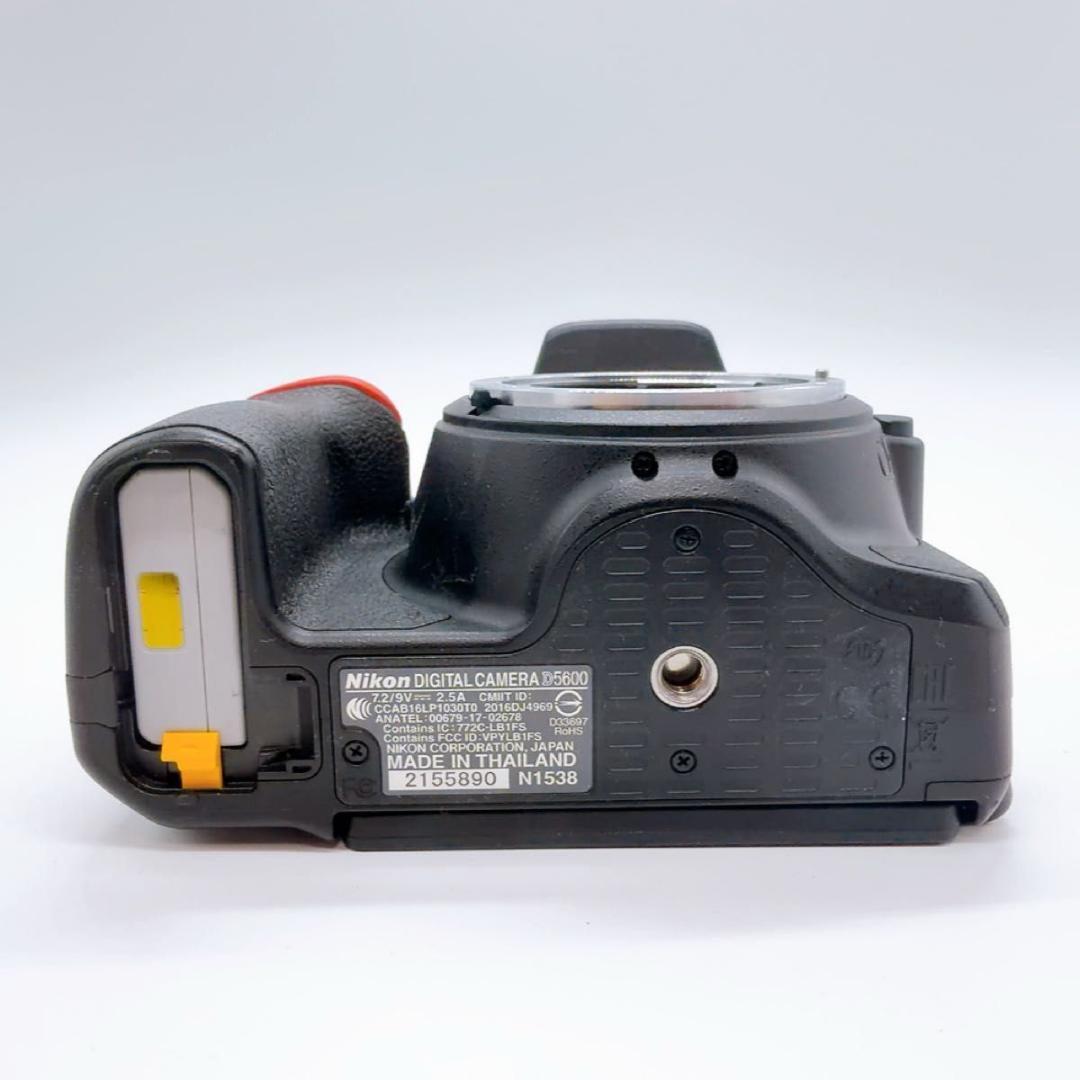 デジタル一眼レフ　ニコン　Nikon D5600 ダブルズームキット　箱付き