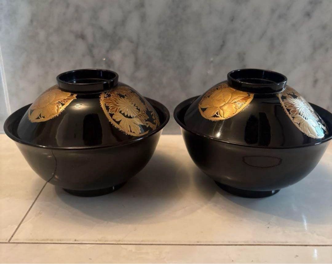 芸術的な蝶々とふんだんに使われた金彩が美しい豪華絢爛な木製輪島漆塗りお椀2客