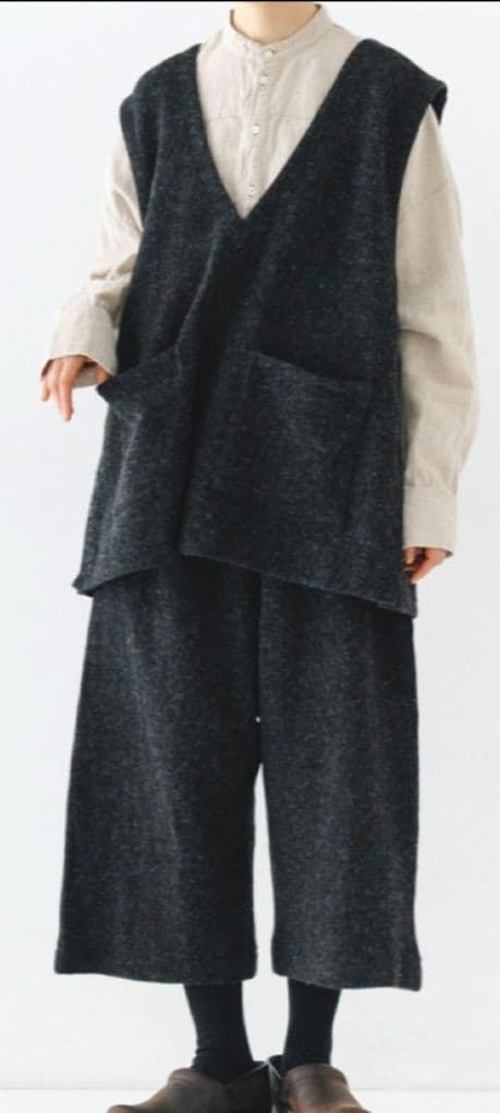 ネストローブ クウォーターフェイス Vネック ベスト