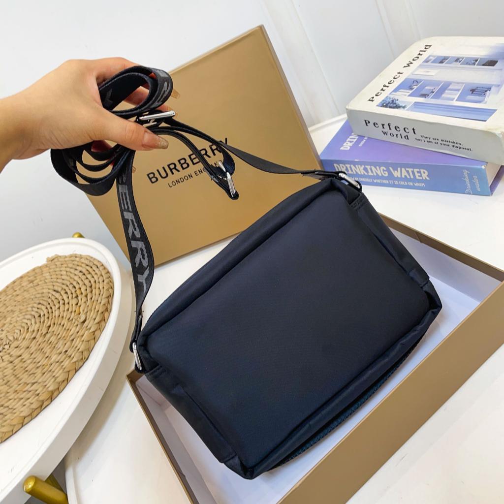 未使用保管品✨ナイロン　ショルダーバッグ　メンズ