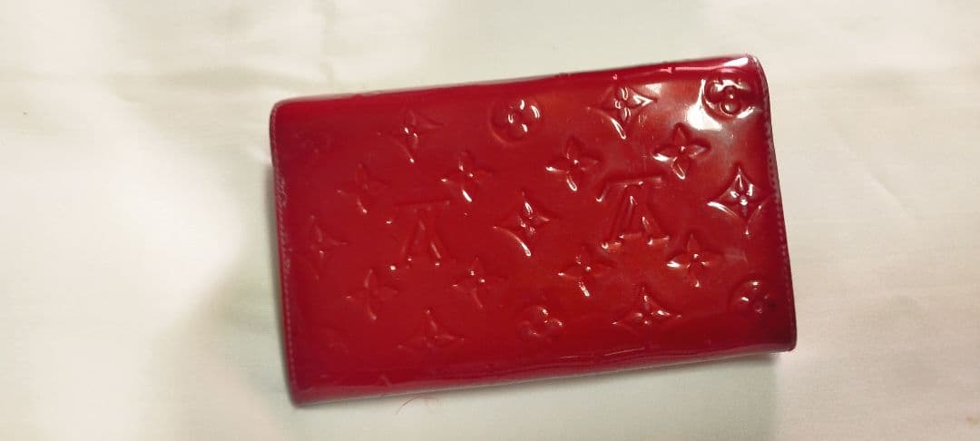 ルイヴィトン赤エナメル財布