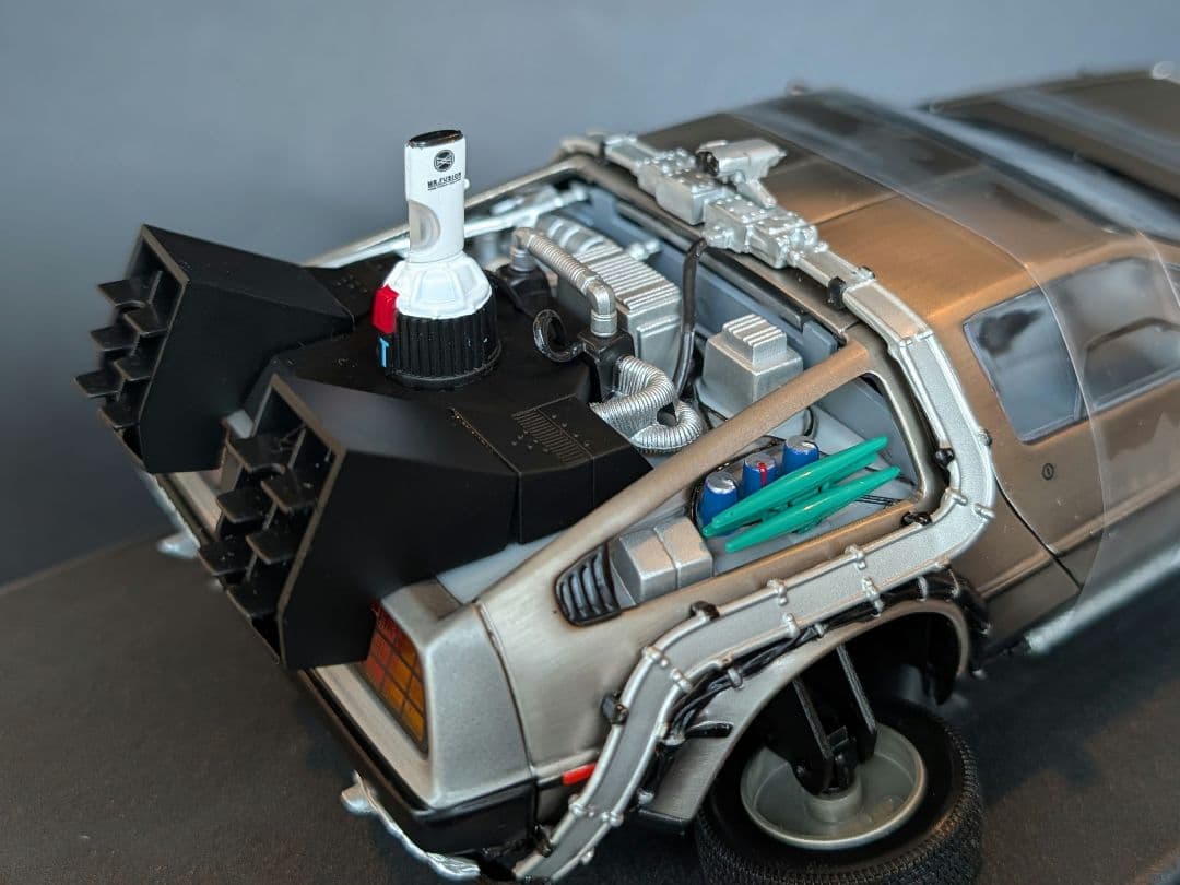 SunStar 1/18 バック・トゥ・ザ・フューチャー パート2 デロリアン