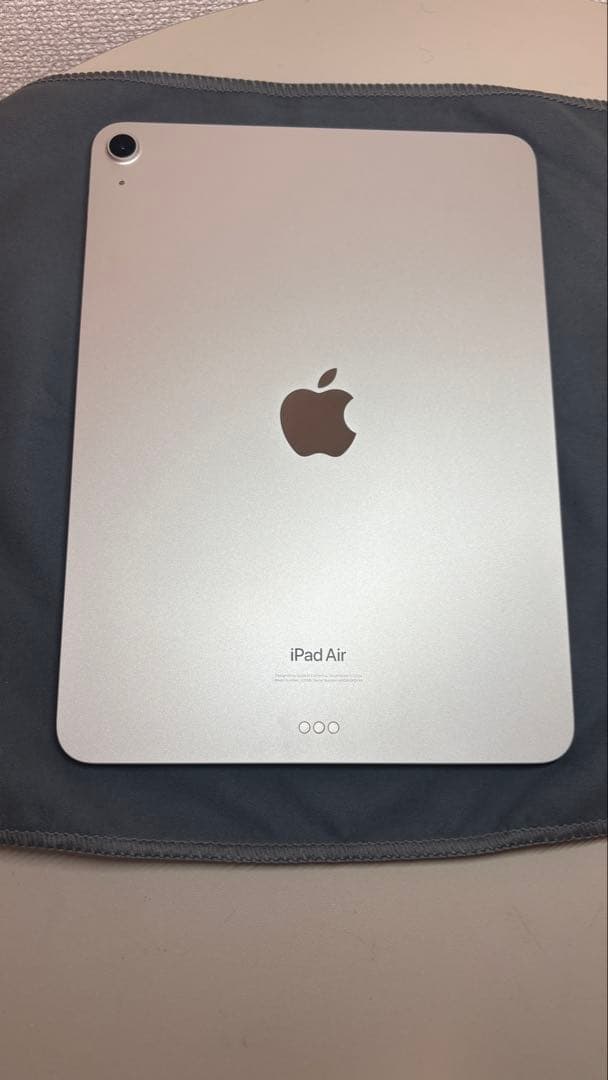 iPad Air （第5世代）シルバー 本体　+　キーボード