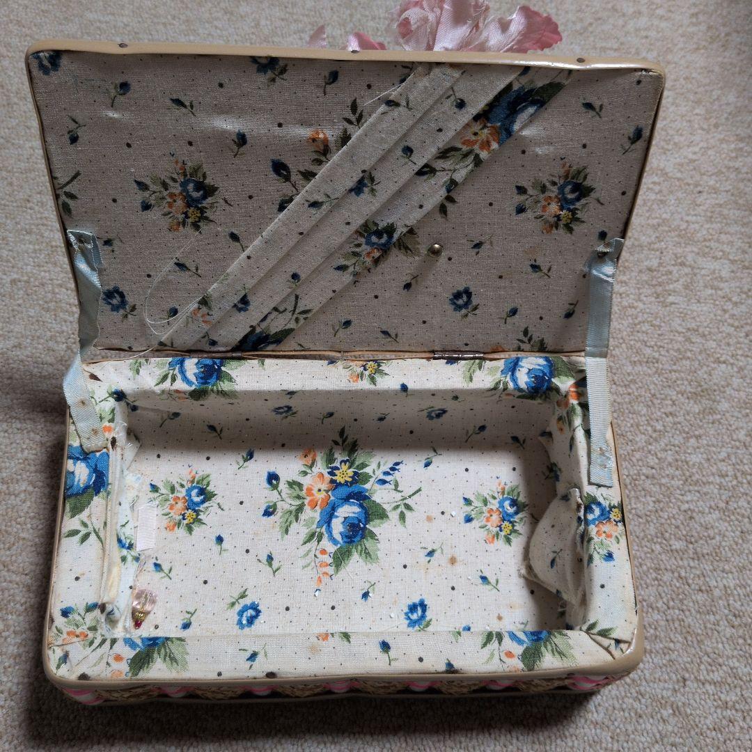 フランスビンテージソーイングボックス入りプレデーションボックス