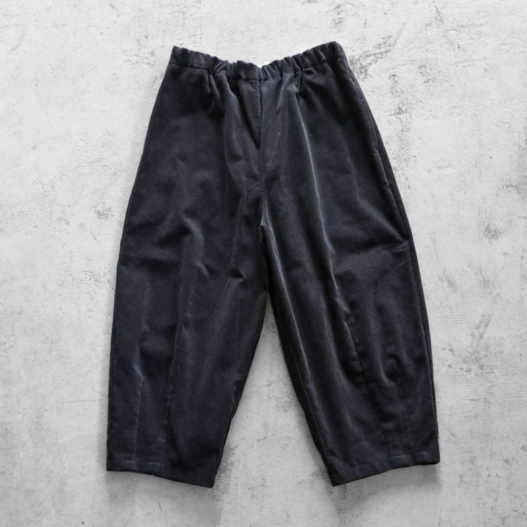 huis 遠州織物　シャトルコーデュロイバルーンパンツ　チャコールグレー