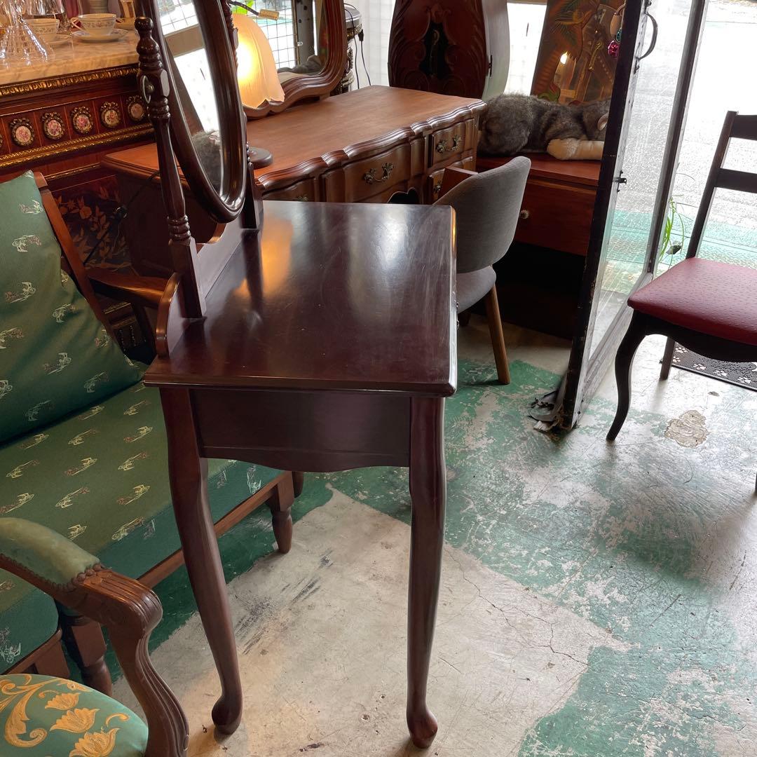 素敵なドレッサー・猫脚