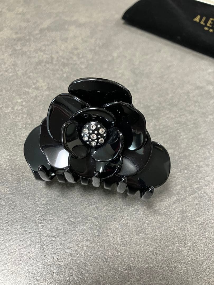 アレクサンドル ドゥ　パリ　カメリア　クリップ　ブラック