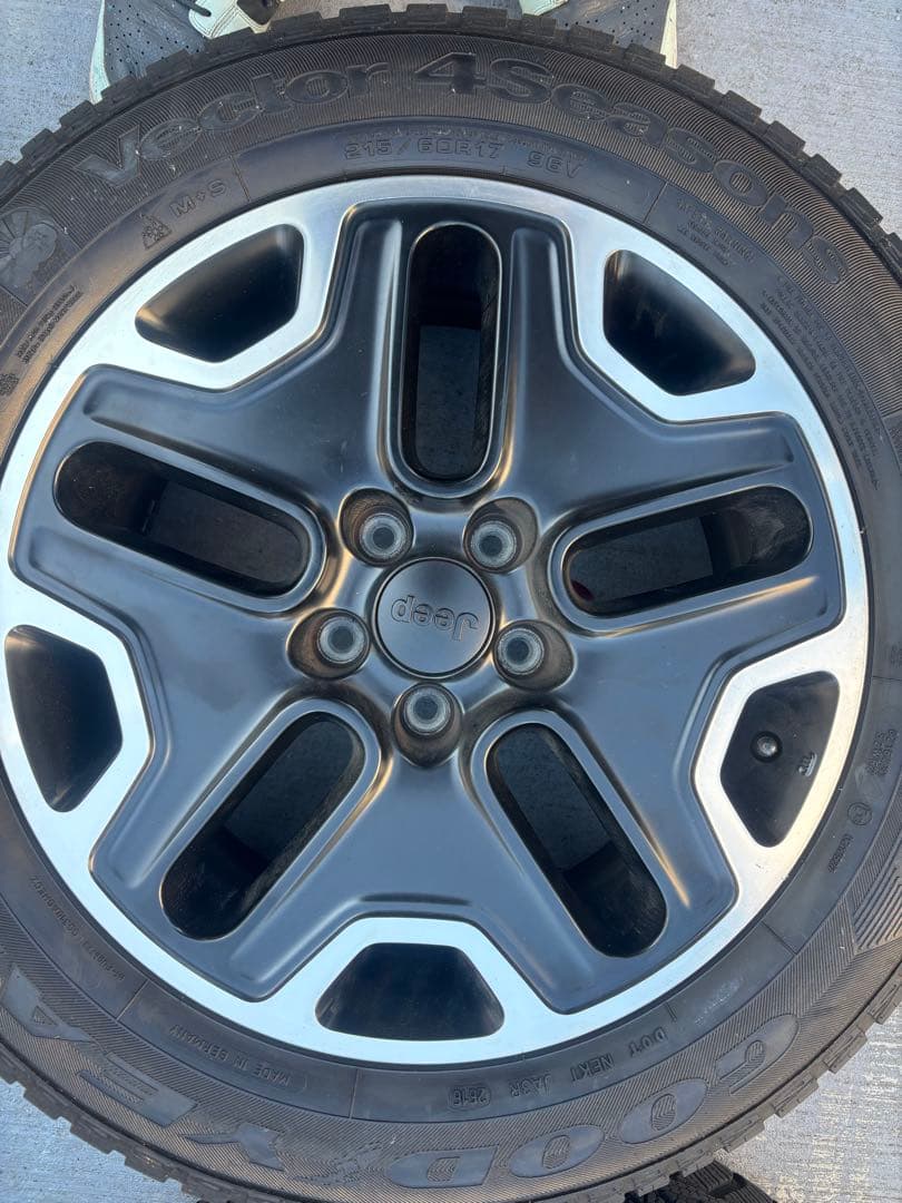 Jeep レネゲード　純正タイヤ　17インチ ホイール4本セット