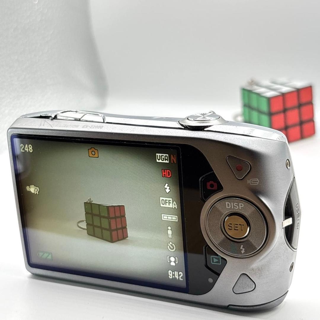 CASIO EX-Z2000 カシオ　シルバー コンデジ デジカメ　カメラ