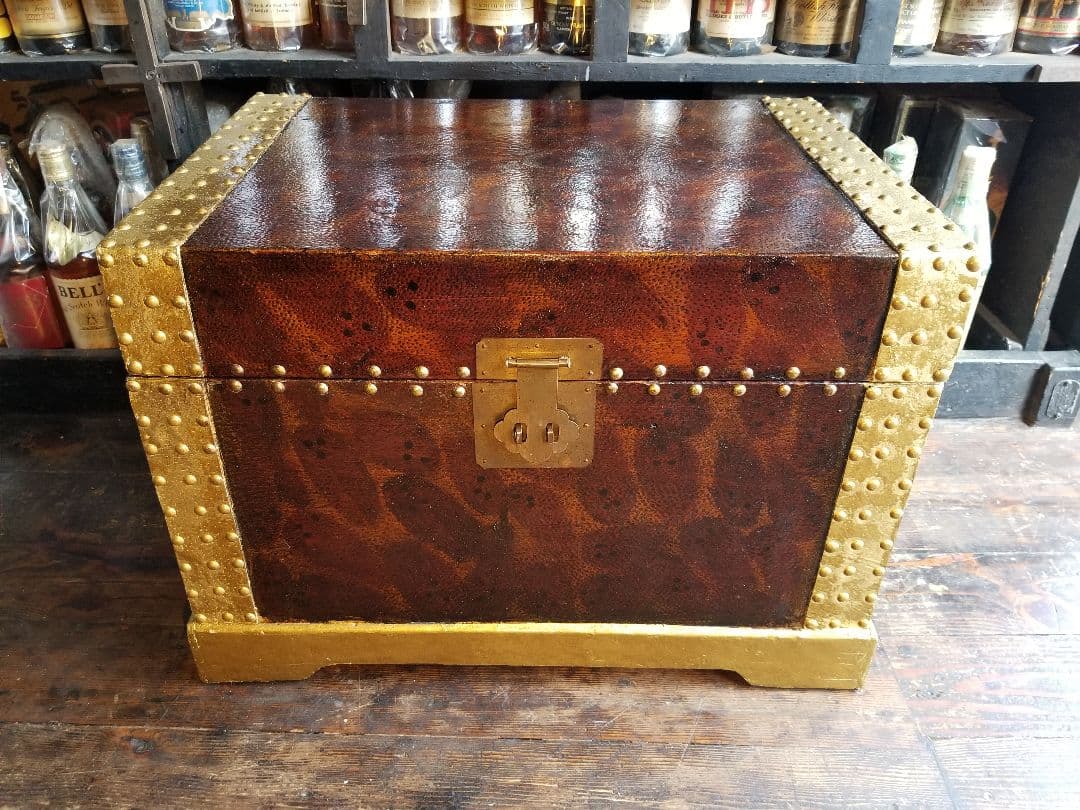 中世ゴシック　ウッド　トレジャー　チェスト　ピッグスキン　豚革　油絵　真鍮　宝箱