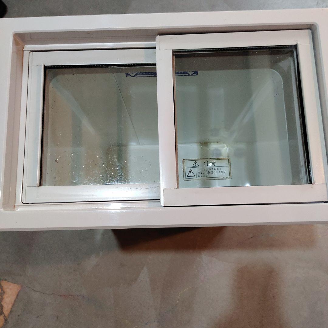 コンパクト　冷凍庫　サンデン　ホワイト