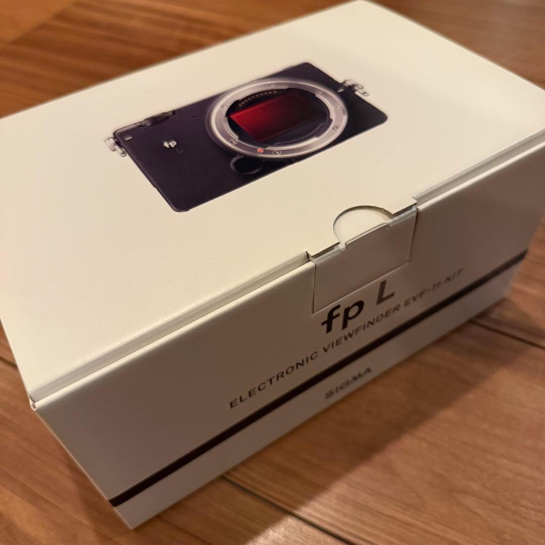 SIGMA fp L 本体と付属品
