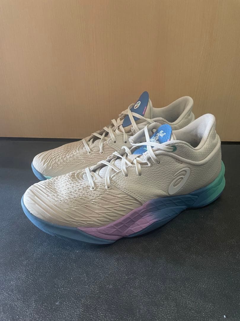 asics アンプレアルス　ボーラホリック