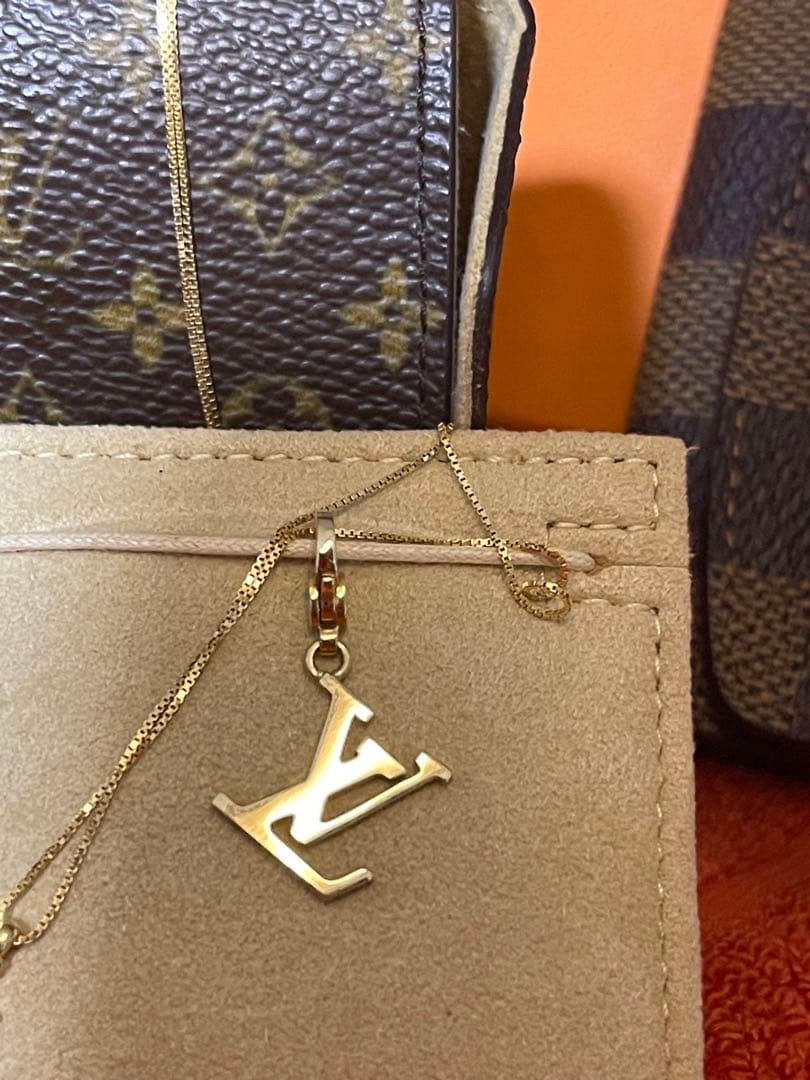 ⭐︎750⭐︎ K18 ⭐︎ルイビィトン⭐︎ チャーム　ゴールド⭐︎LV