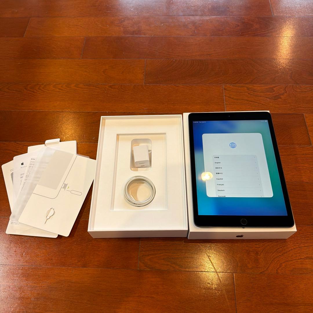 iPad (第8世代) Cellerモデル本体 充電器付き