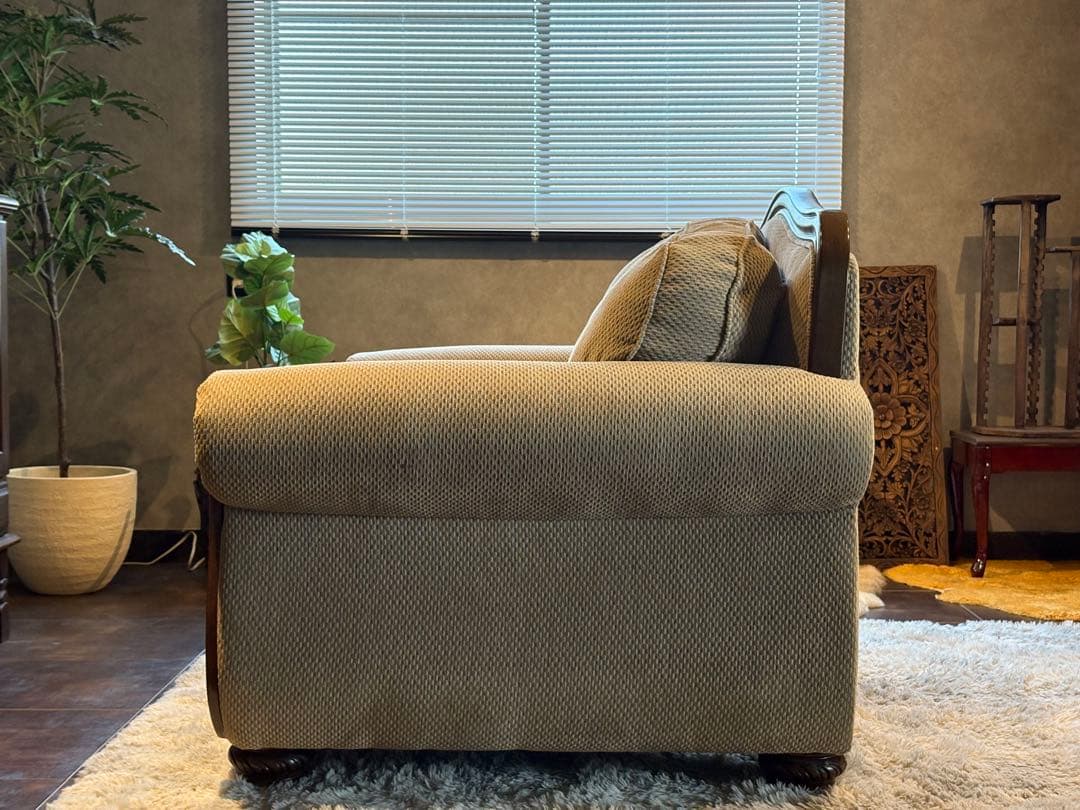 Ashley アシュレイ　二人掛け　ソファ　アームソファ　ヨーロピアン　IZZ