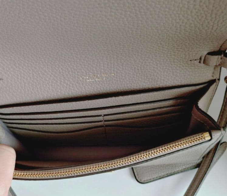 ★専用★タグ付き☆TORY BURCH レザー フラップ ウォレット ポーチ付