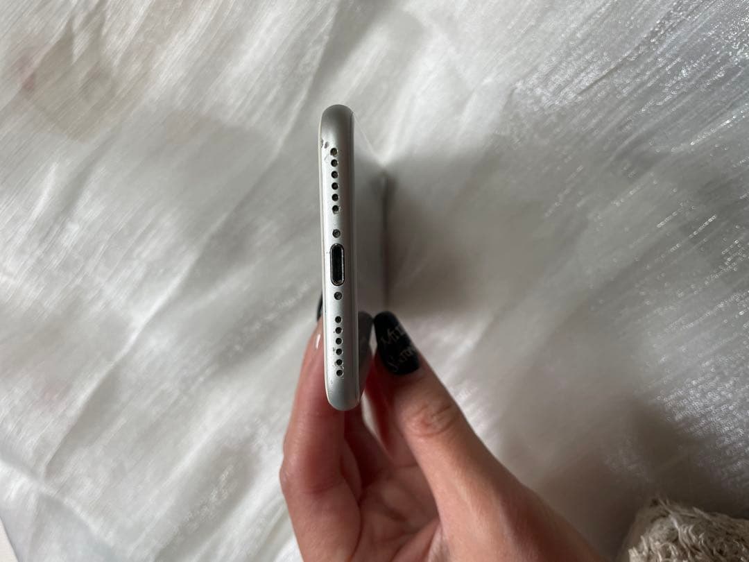 Apple iPhone 8 シルバー 本体