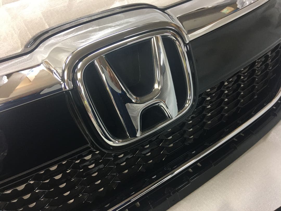 フイット中期GP5純正グリル　新車外し