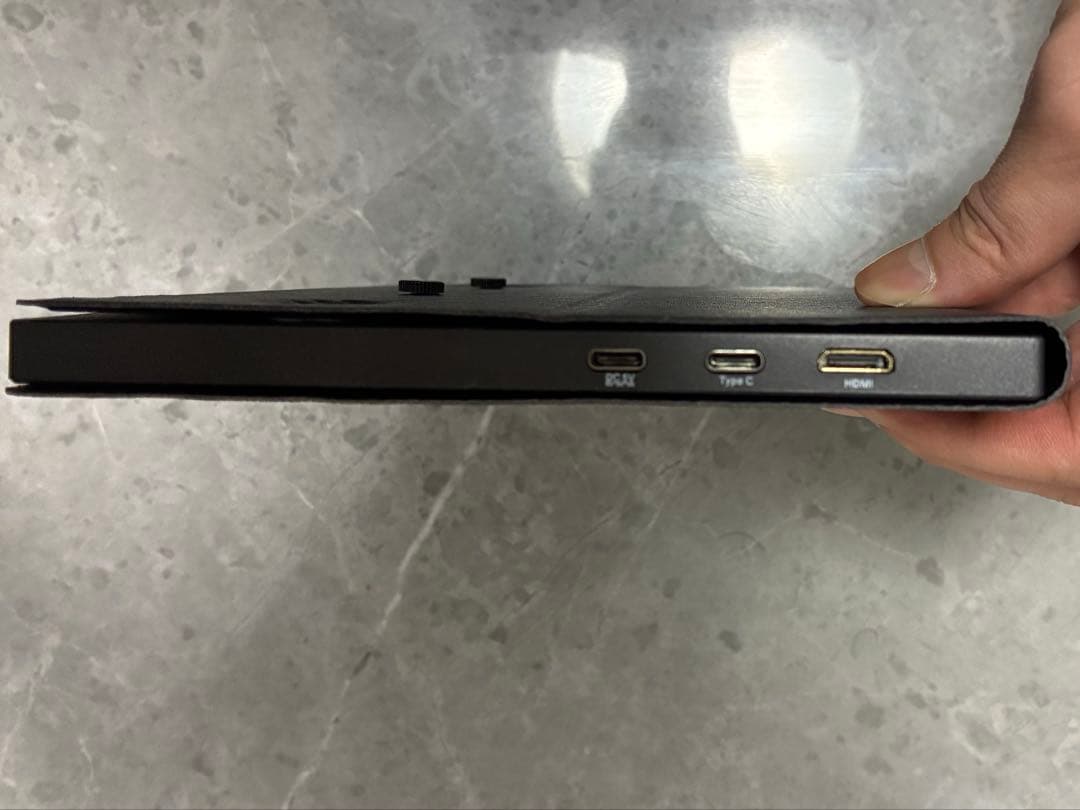 10.5インチ　モバイルモニター