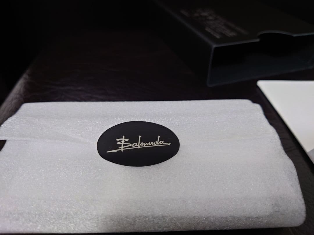 【美品】バルミューダ フォン（本体+箱など）色:ブラック