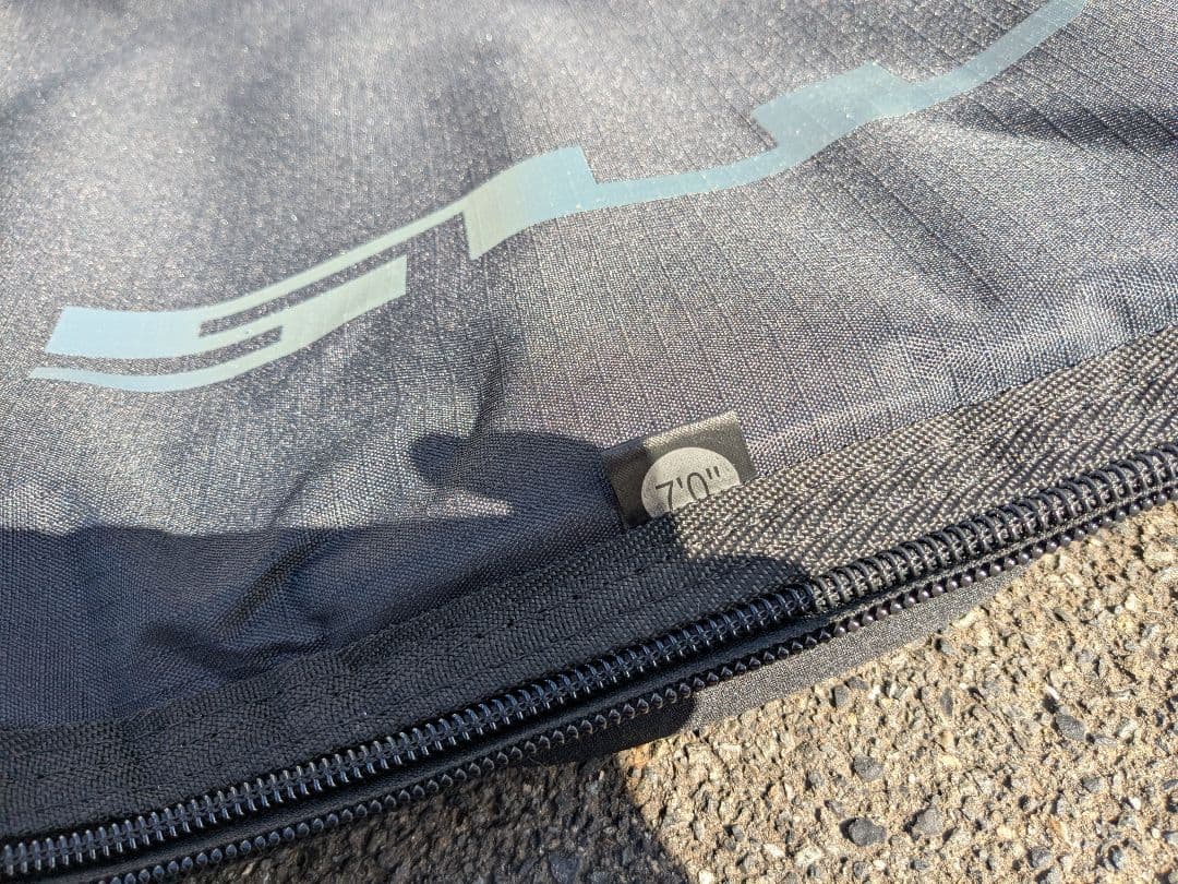 TLS 　2枚収納可サーフボードハードケース　7'0 ミッドレングス　ブラック