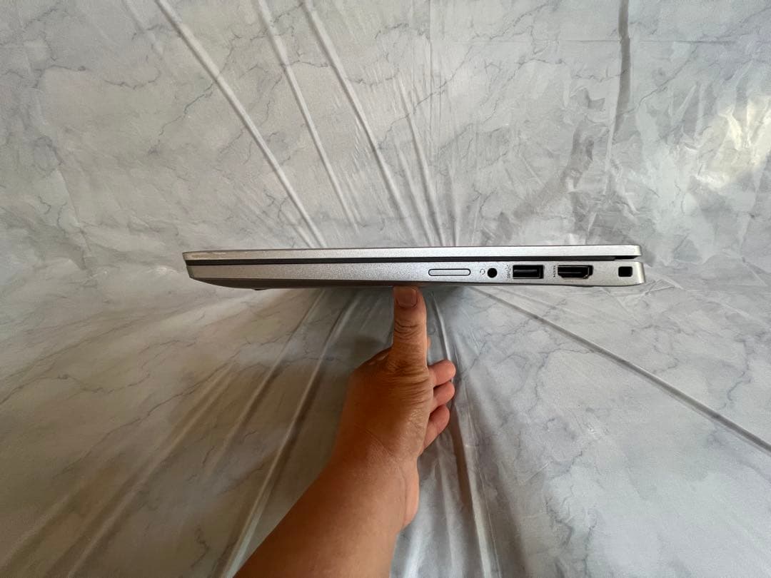 Dell Latitude 5330 i5 第12世代 16GB / 256GB