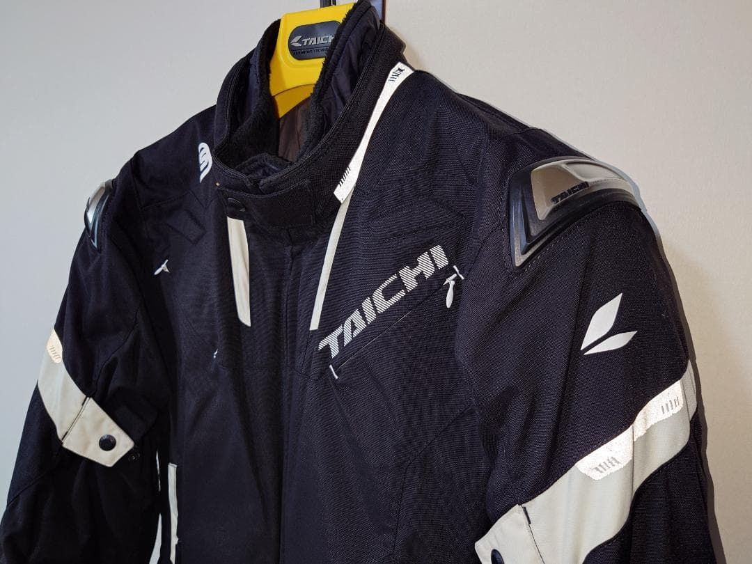 RSタイチ　アームド　オールシーズン　ジャケット　Ｌサイズ　黒 ／ 白