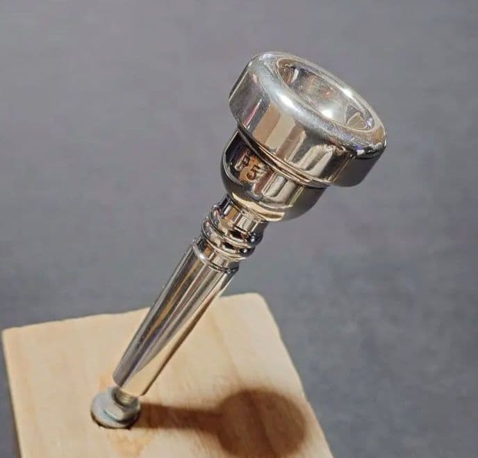 ピッコロトランペットマウスピース シルキー Schilke P5