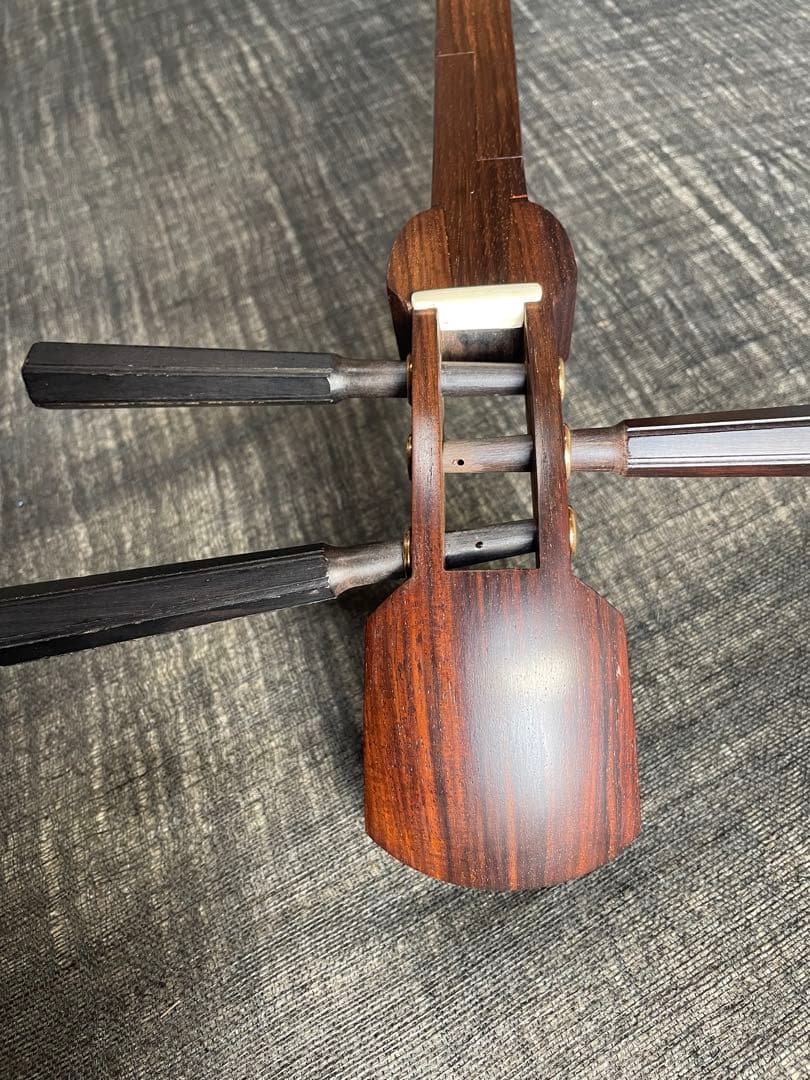 胡弓紫檀三折れ棹，胴花梨材，竹弓，付属品