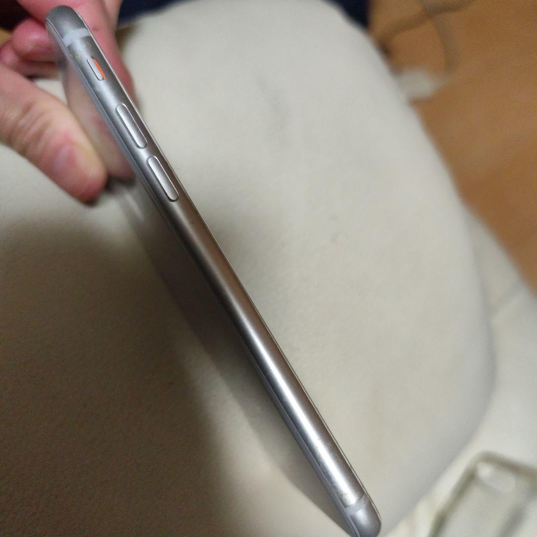 Apple iPhone 8 本体　シムフリー　シルバー