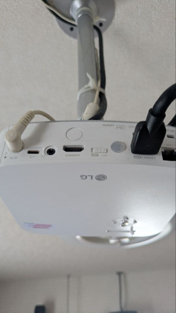 LG PF50KA　ポータブルLEDプロジェクター プロジェクター 本体