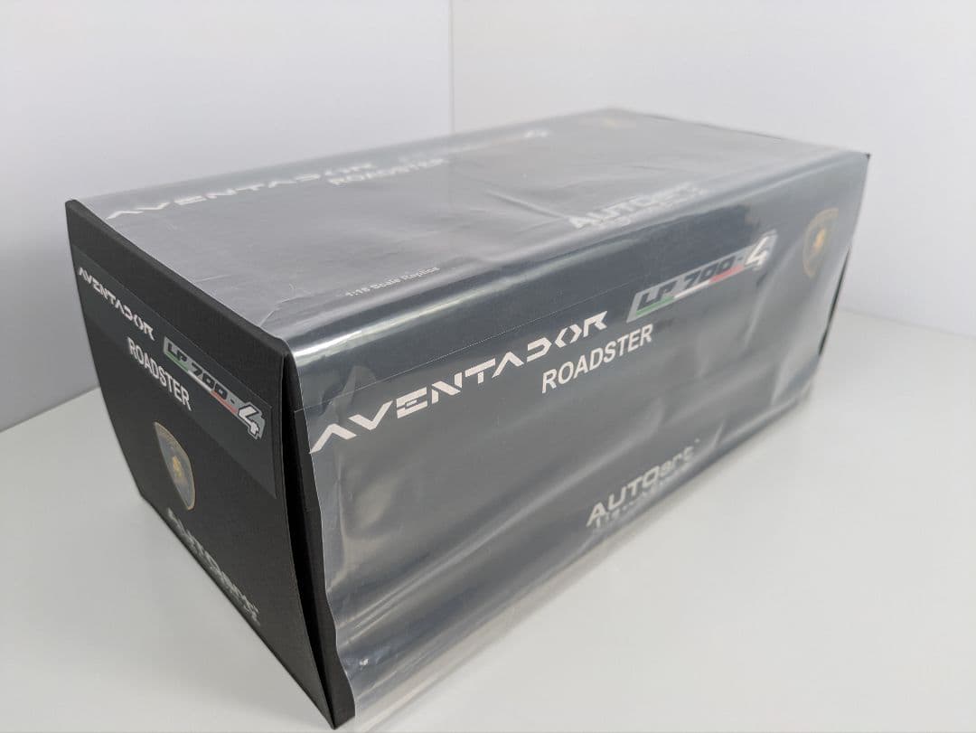 1/18 ミニカー オートアート ランボルギーニ アヴェンタドール ロードスター