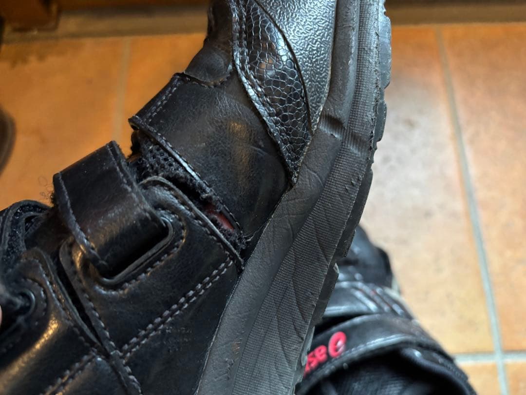 asics 青と黄色の安全靴 ベルクロ式、黒と白の安全靴2点セット、送料無料