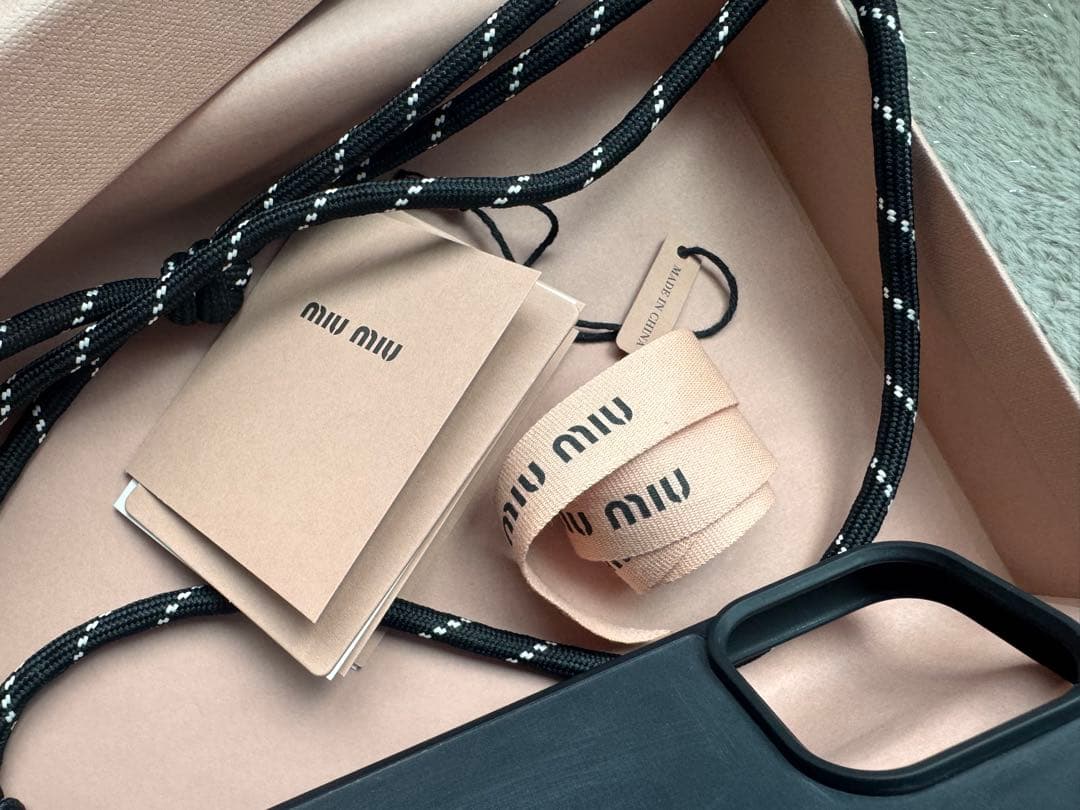 ミュウミュウ　iPhone 15 Pro ケース　iPhoneケース　ブラック